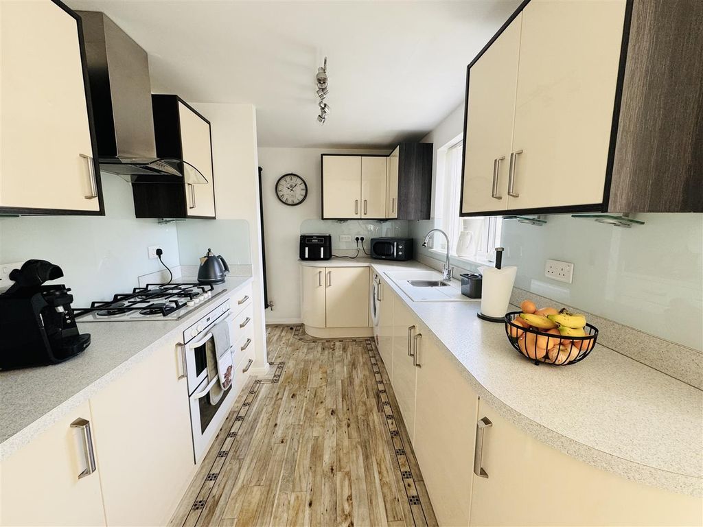 Property photo 2 of 21 Kitchen Diner Living Space