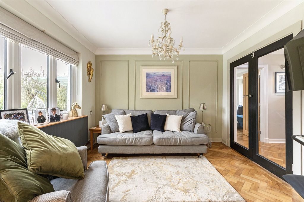 Property photo 3 of 16 Living Room