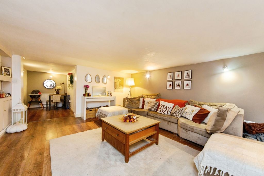 Property photo 2 of 12 Pbox-Img.Jpg