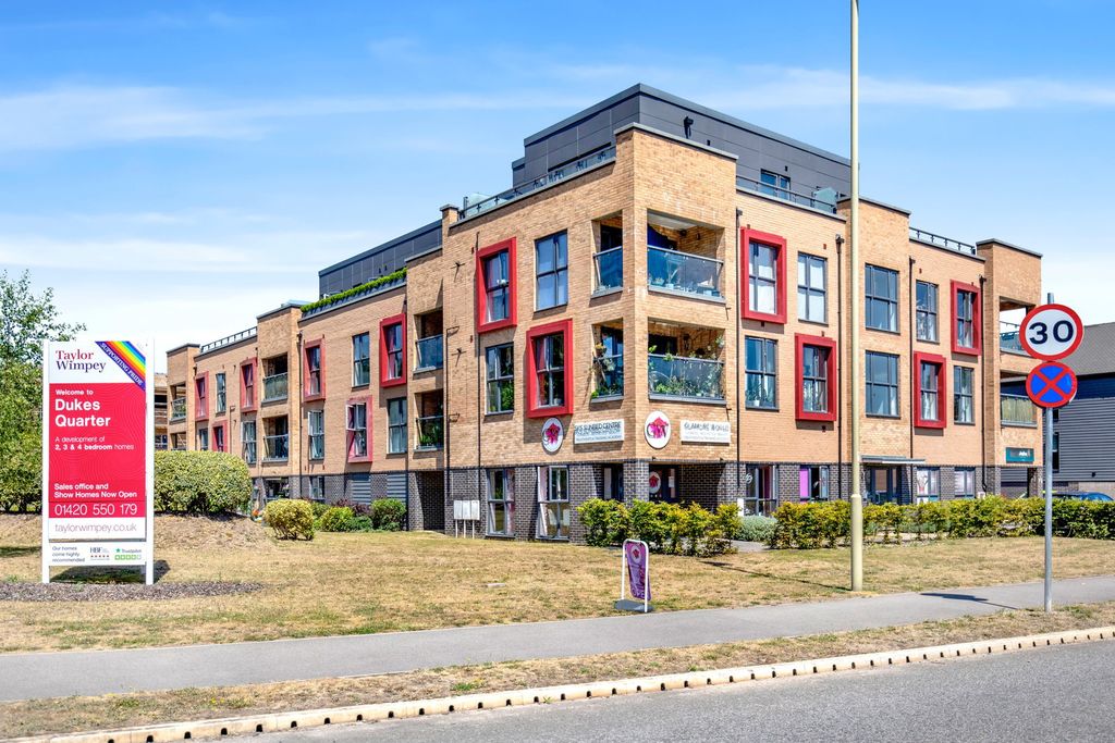 Property photo 2 of 21