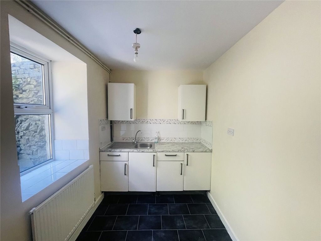 Property photo 3 of 30 Picture No. 12