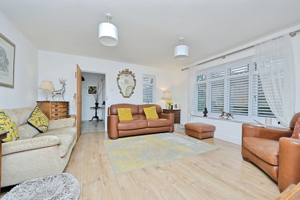 Property photo 3 of 33