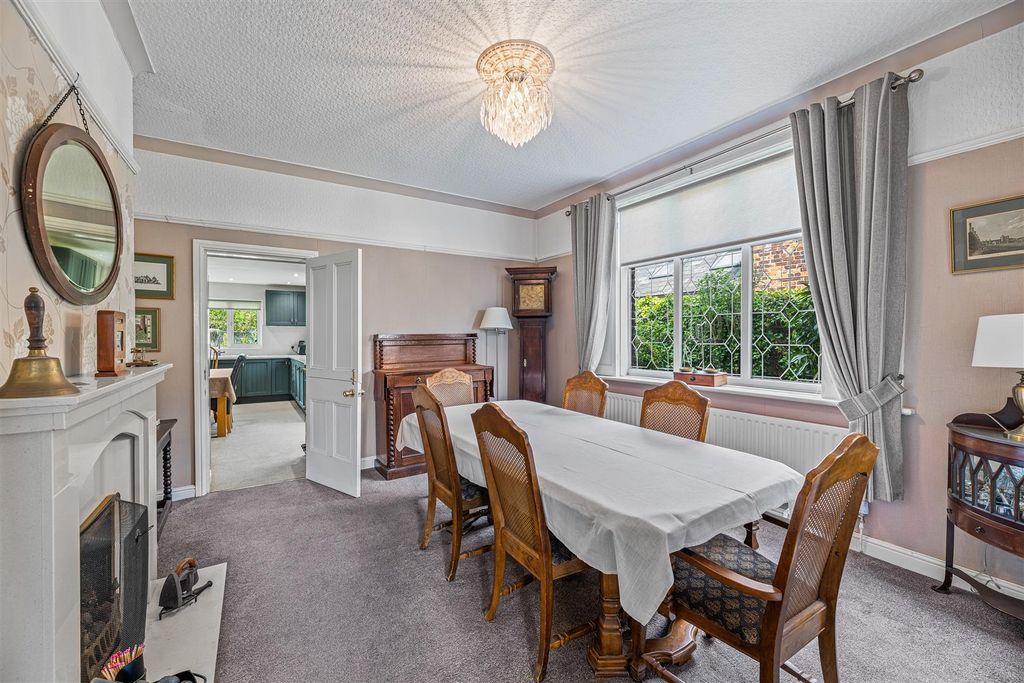 Property photo 3 of 28 Dining Room