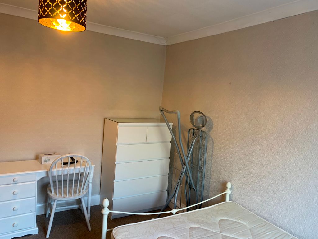 Property photo 2 of 27