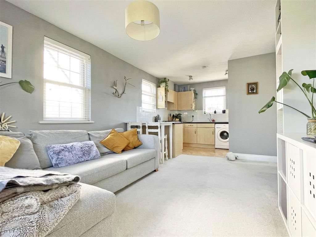 Property photo 2 of 17 l3.Jpg