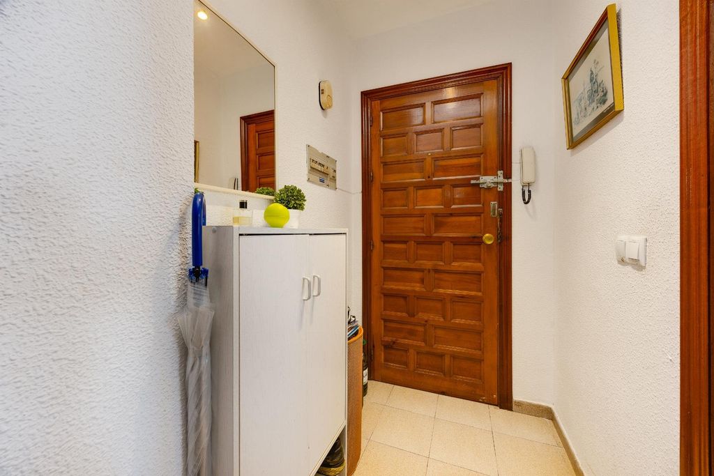 Property photo 2 of 31