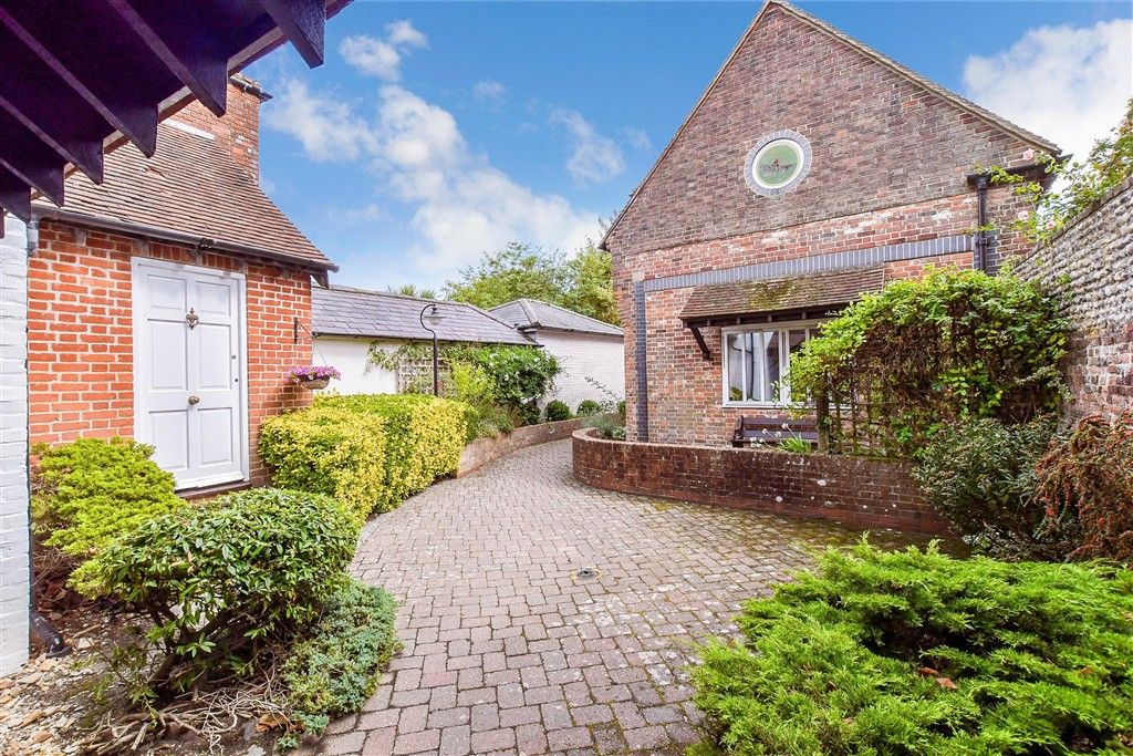 Property photo 1 of 15 Communal Gardens