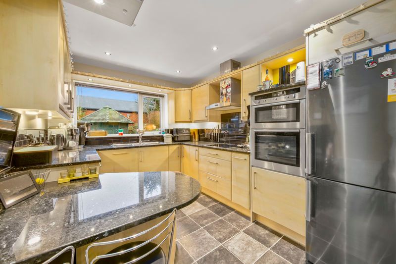 Property photo 3 of 31 Kitchen