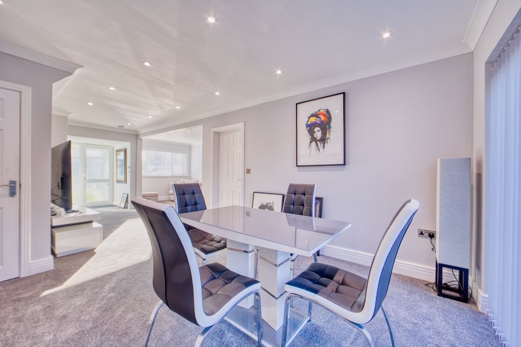 Property photo 3 of 10 Picture 3