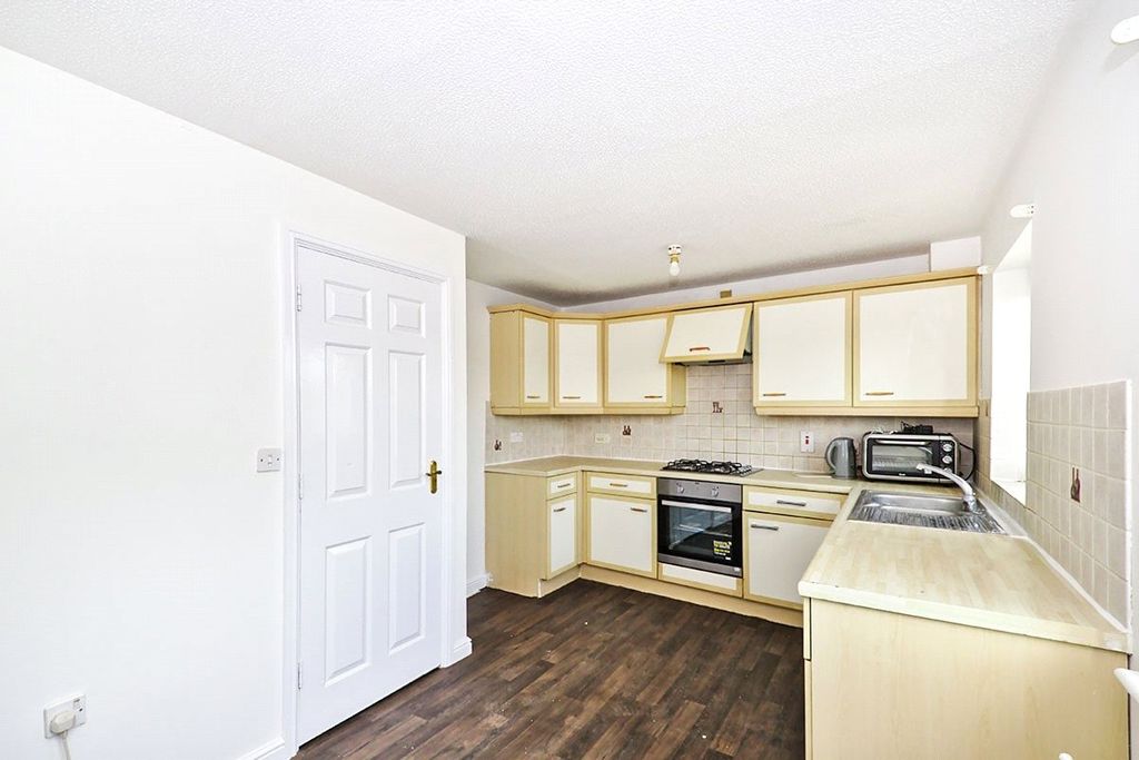 Property photo 2 of 11 Kitchen