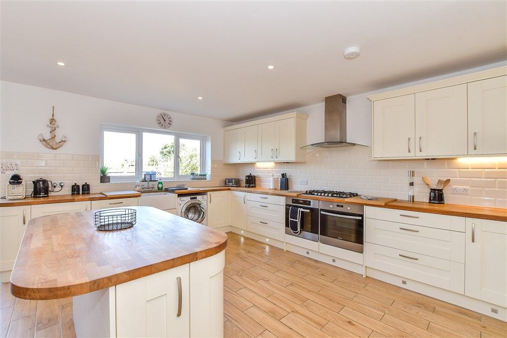 Property photo 3 of 13 Kitchen