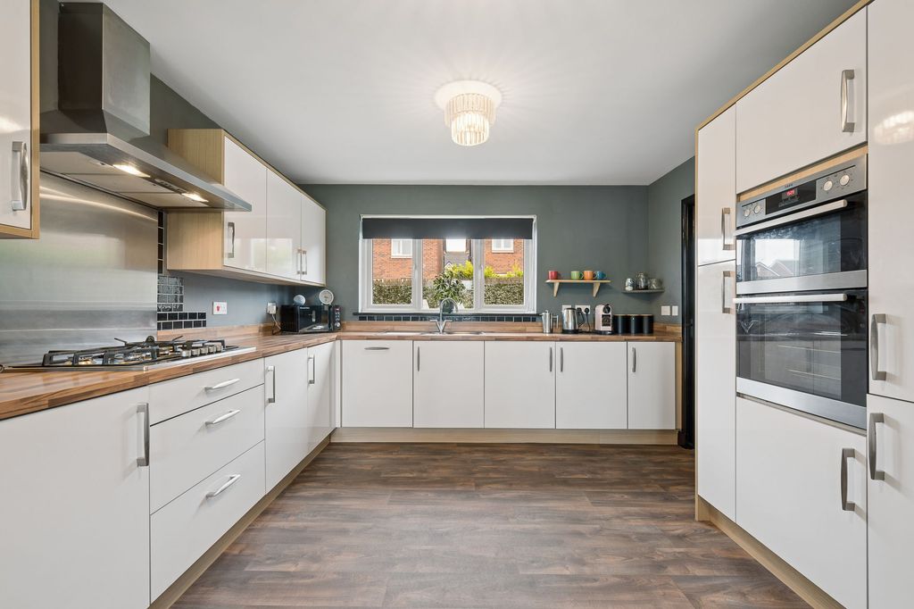 Property photo 2 of 46 Kitchen/ Diner