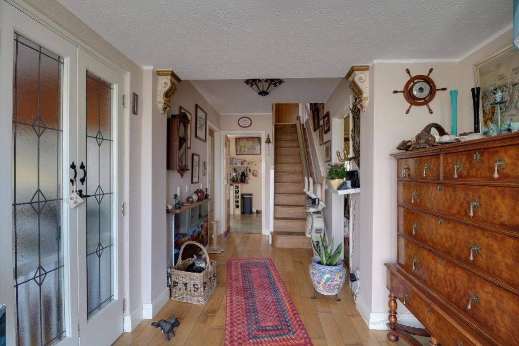 Property photo 3 of 19 Hallway