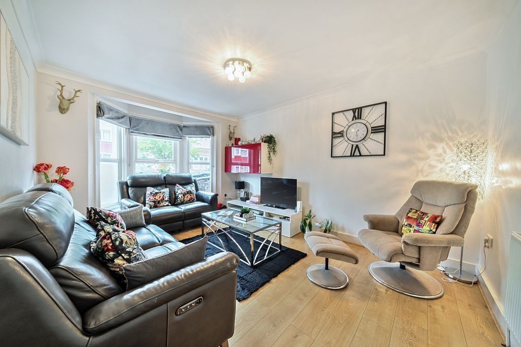 Property photo 2 of 18 1303263-3-683Efbb...