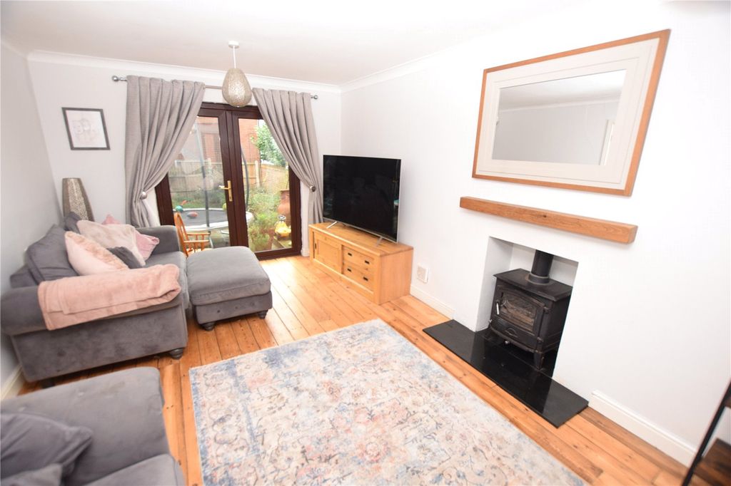 Property photo 3 of 11 Lounge