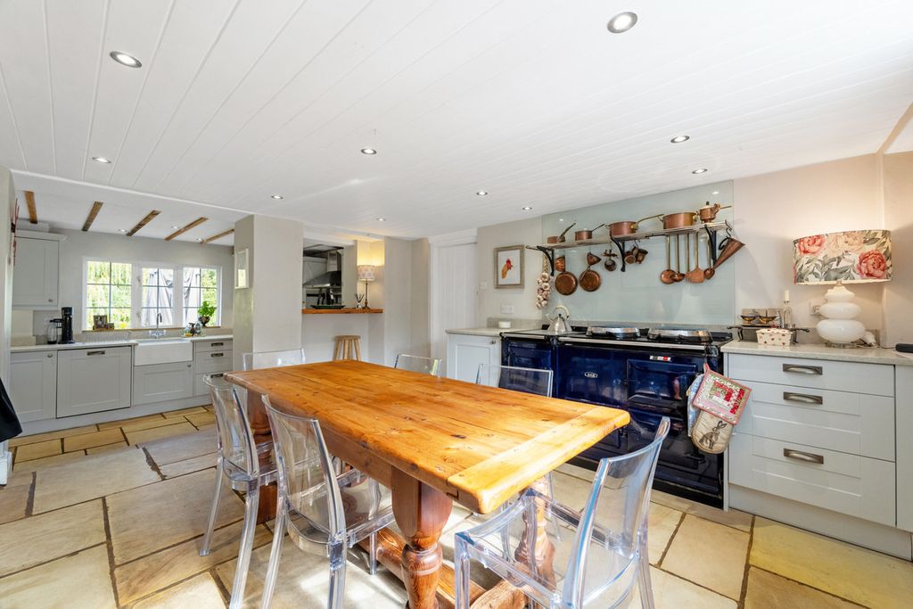 Property photo 2 of 29