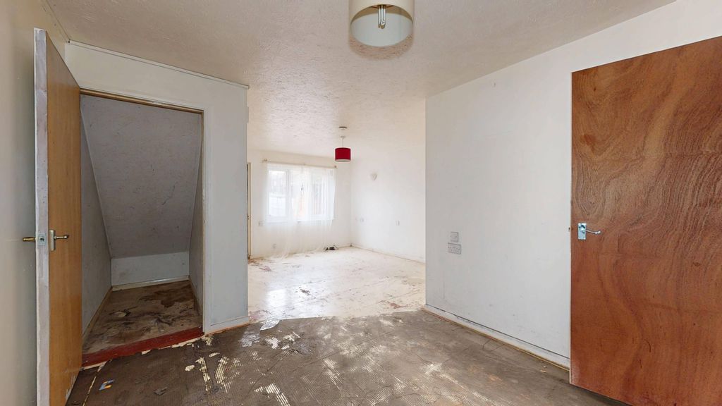 Property photo 3 of 13 Flat 31, Cotton Avenue, Acton, London, W3 6Ye