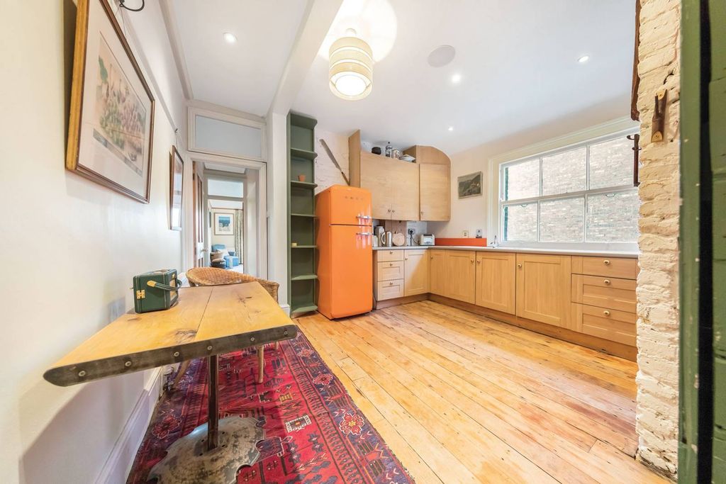 Property photo 3 of 16
