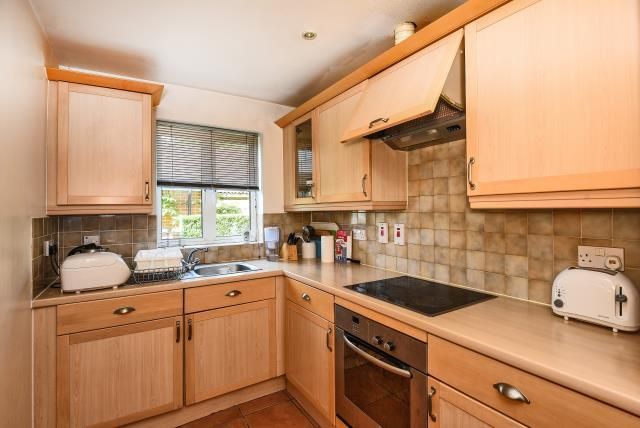 Property photo 3 of 10 Kitchen