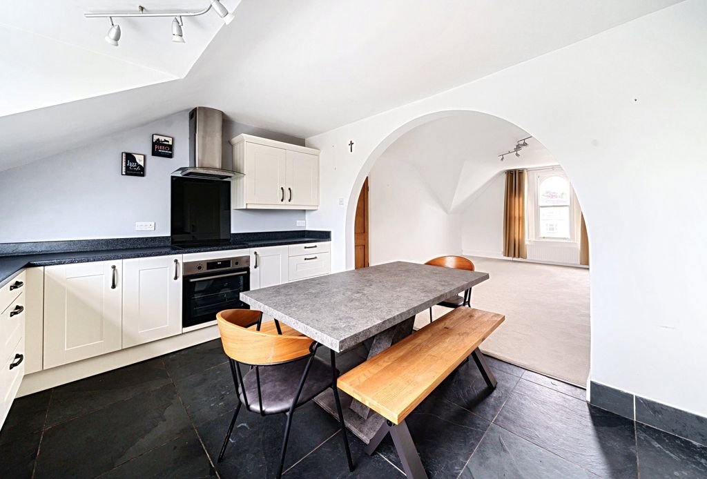 Property photo 3 of 15 Kitchen/Dinign