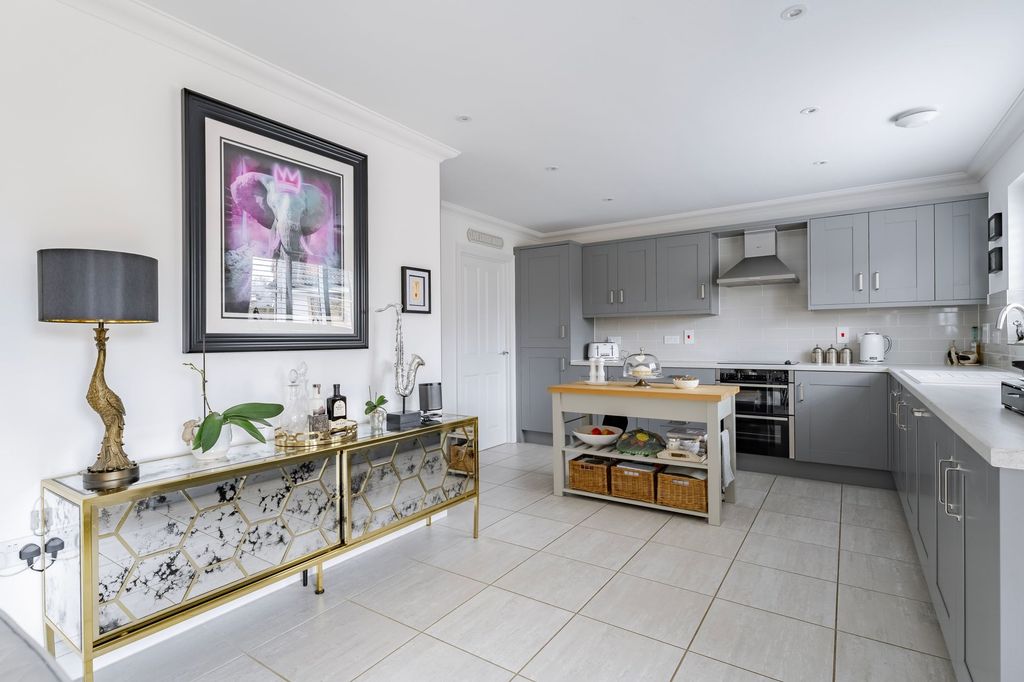 Property photo 2 of 22