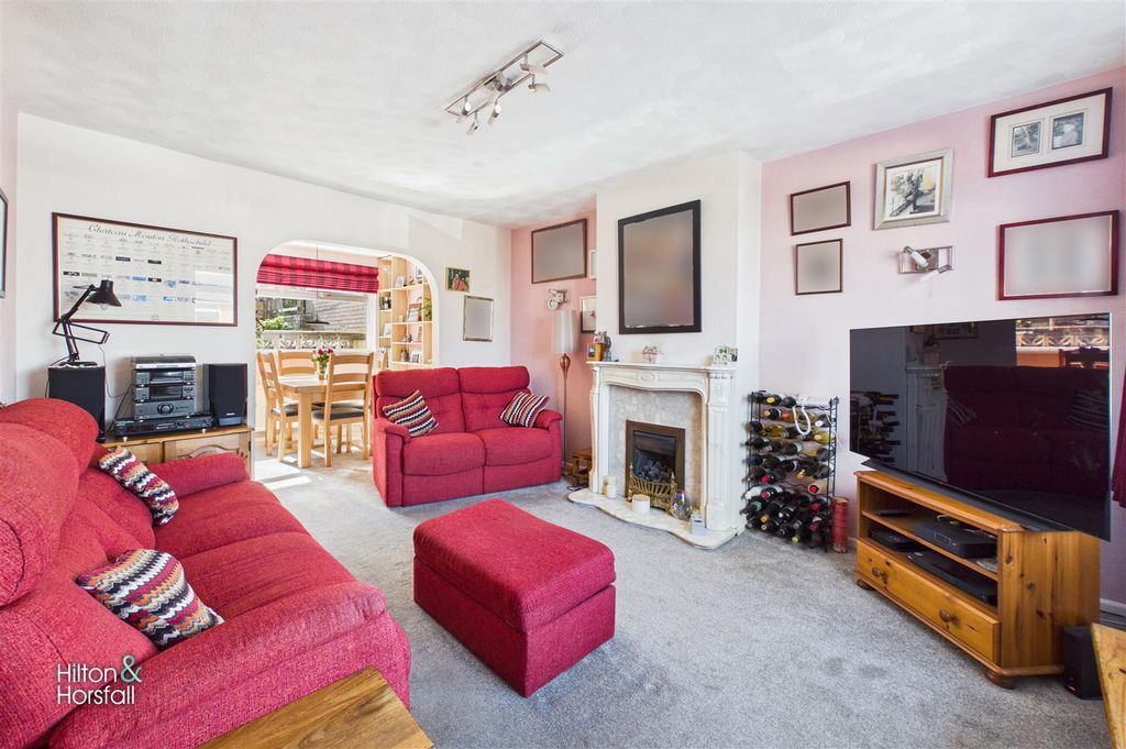 Property photo 2 of 19 Edge End Avenue