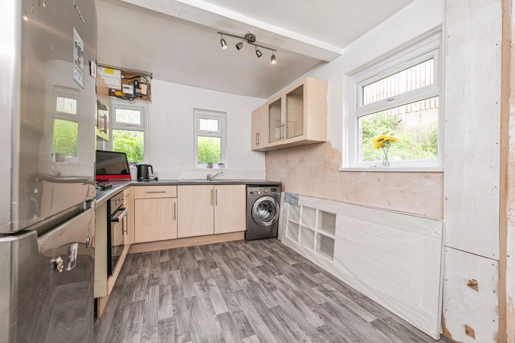 Property photo 3 of 11 Kitchen/Dining Room