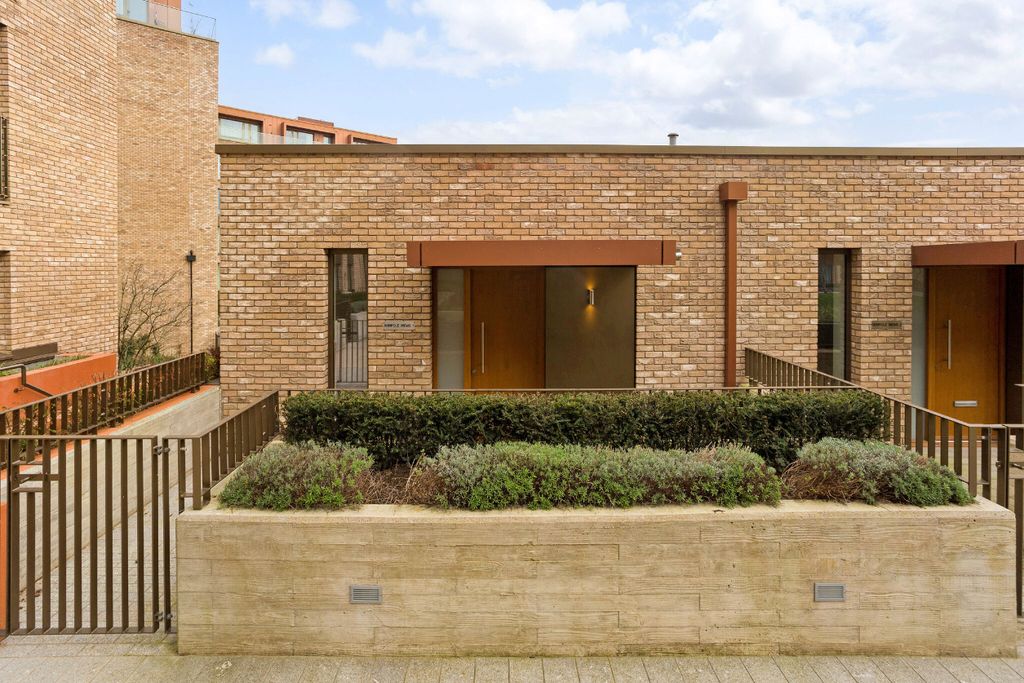 Property photo 1 of 18 81549_1 Wimpole Mews 27 Inglis Way (4)_Low.Jpg