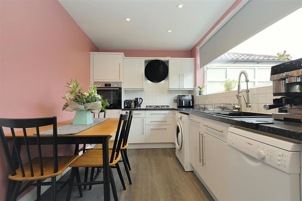 Property photo 3 of 17 Kitchen Diner