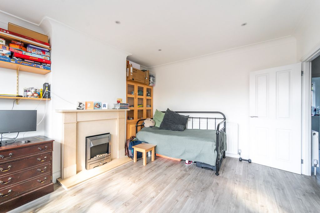 Property photo 2 of 12 Mba06836