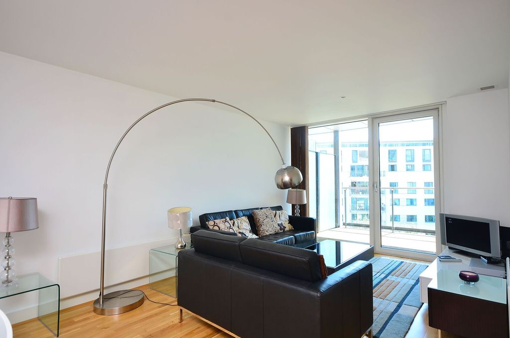 Property photo 1 of 9