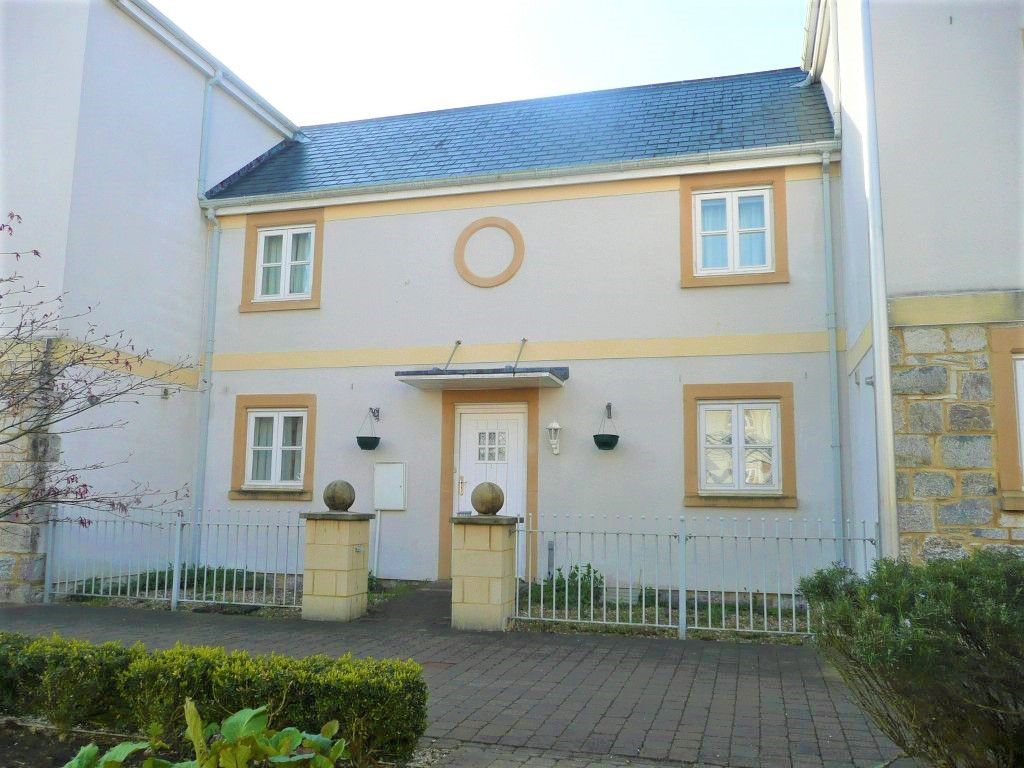 Property photo 1 of 11 Front View