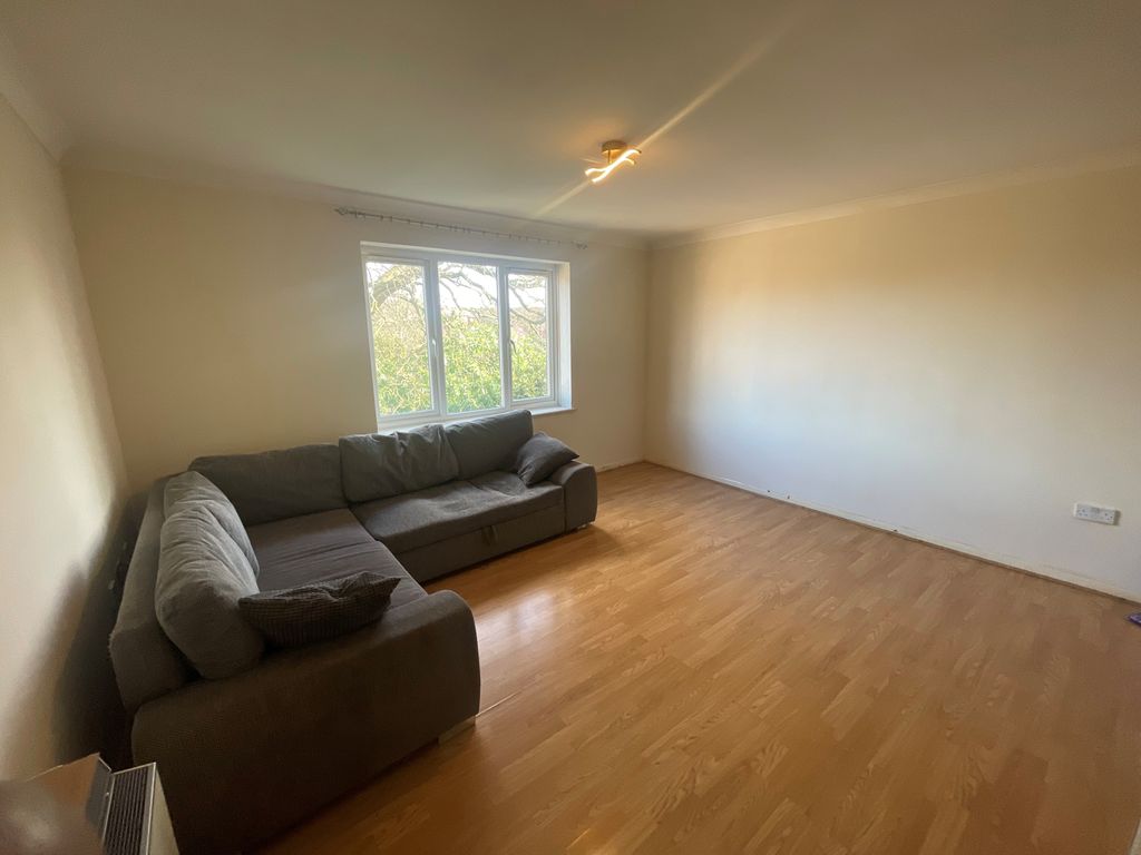 Property photo 3 of 6 Lounge