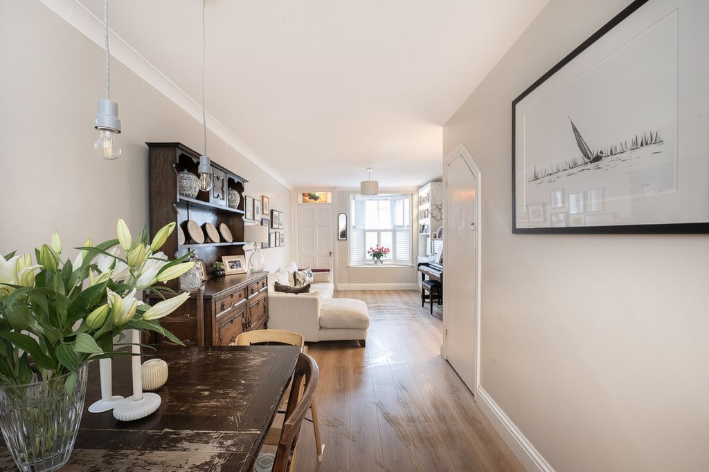 Property photo 3 of 19