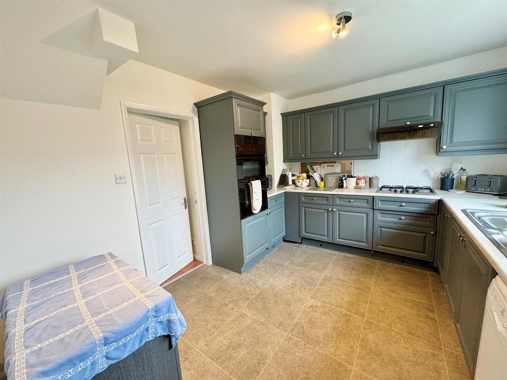 Property photo 3 of 12 Six.Jpg