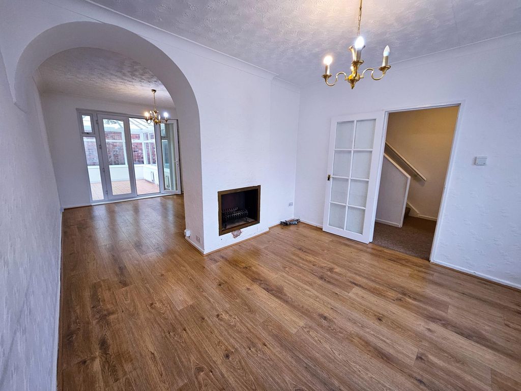 Property photo 3 of 18 Image