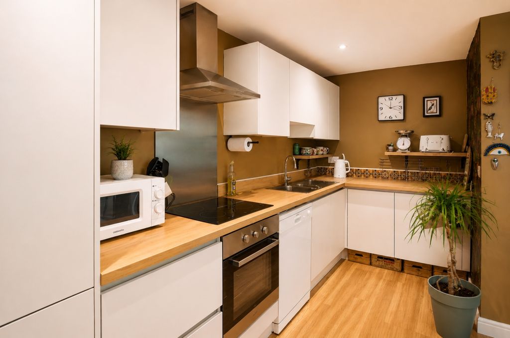 Property photo 2 of 12 Tps Lostwithiel 01208 872728 6