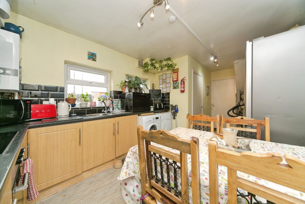 Property photo 3 of 10 Pbox-Img.Jpg