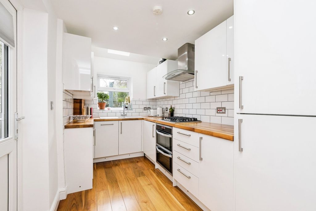 Property photo 3 of 18 Pbox-Img.Jpg