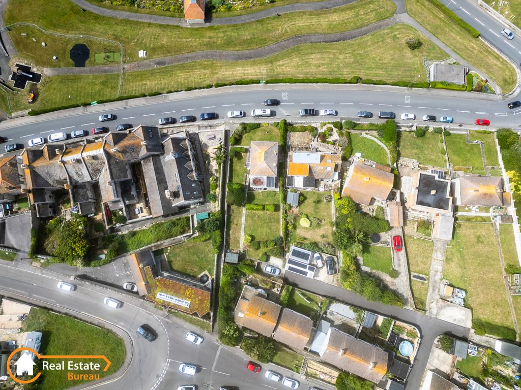 Property photo 3 of 25 6 Castle Road - Reb 001