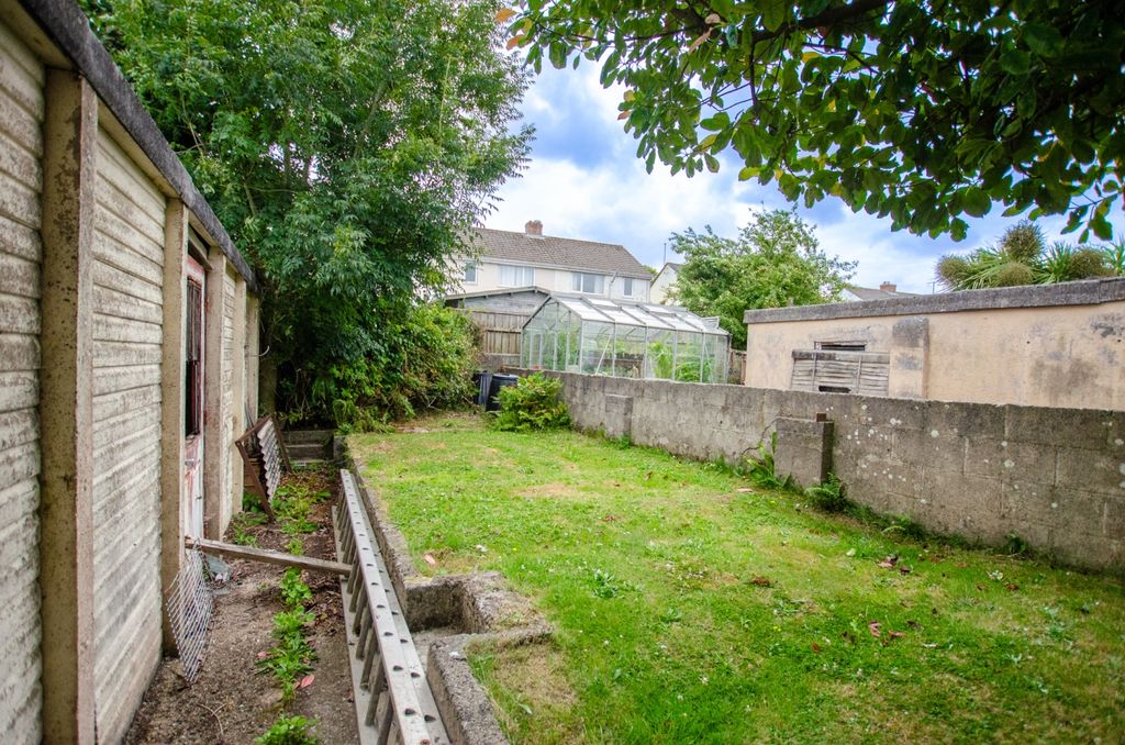 Property photo 2 of 10 69 Queens Crescent Tps Bodmin Branch 01208 872728-