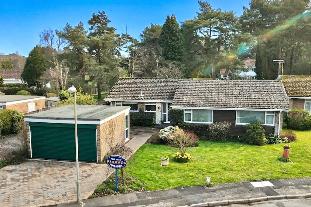 Property photo 1 of 34 3  Bedroom Detached Bungalow