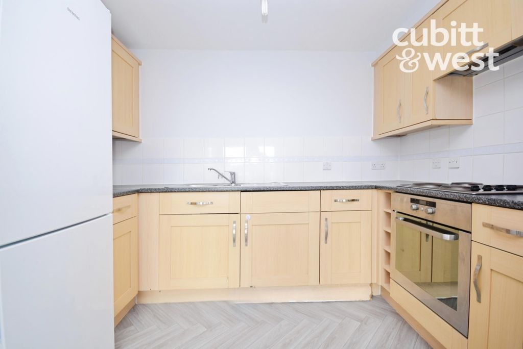 Property photo 2 of 10 Kitchen