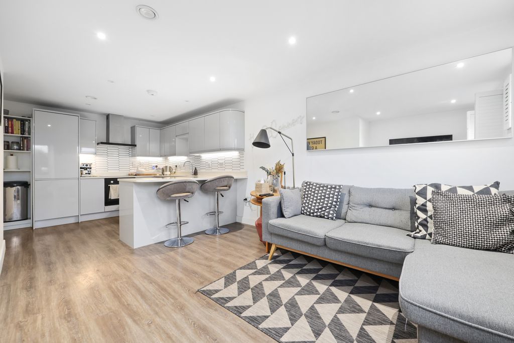 Property photo 3 of 21 Gallery