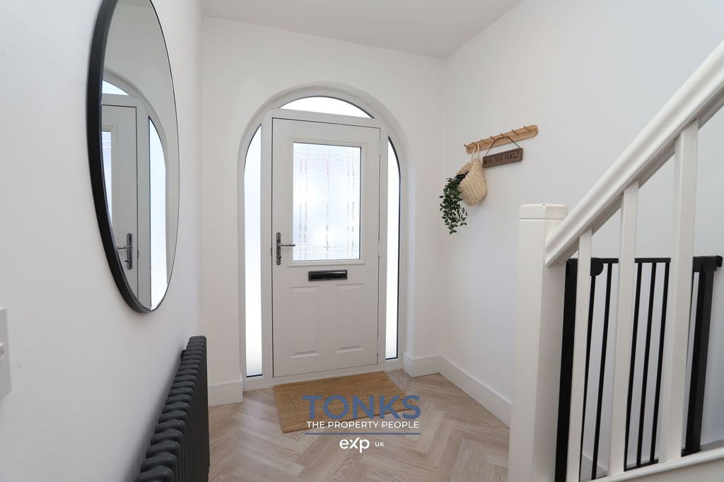Property photo 2 of 23