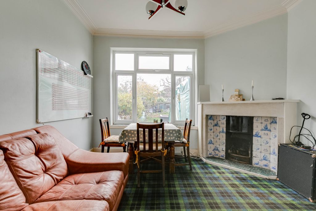 Property photo 3 of 15 20 Grecian Crescent, Se19 - 4