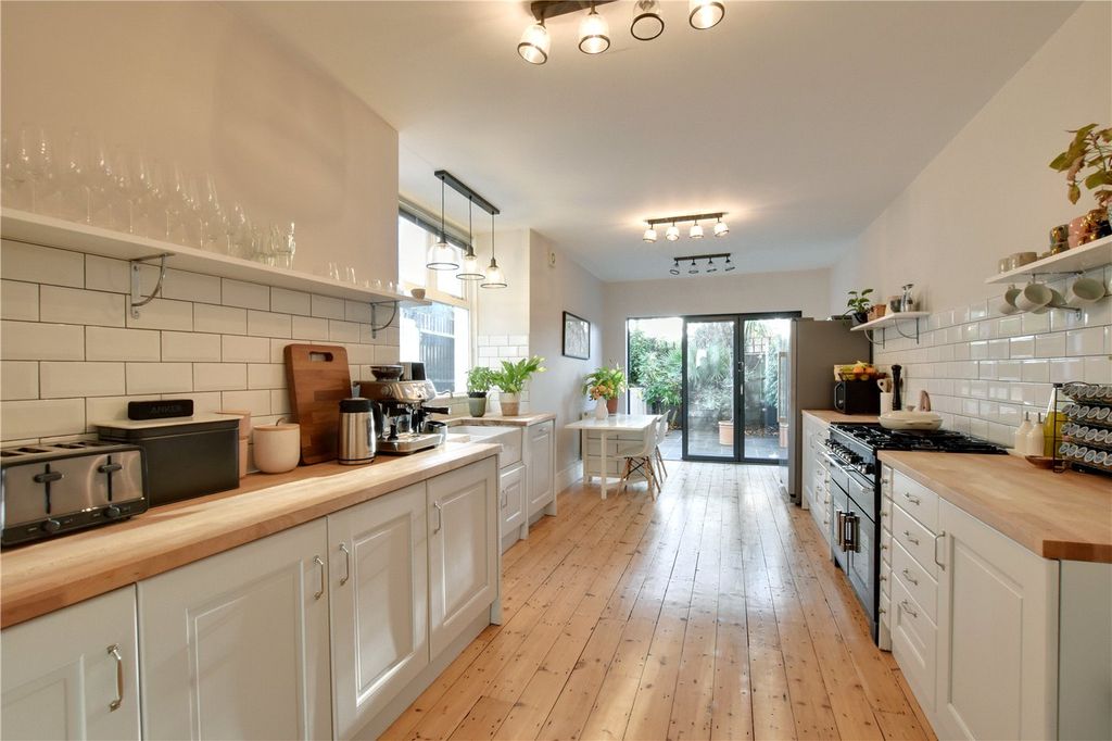 Property photo 3 of 24 Picture No. 13