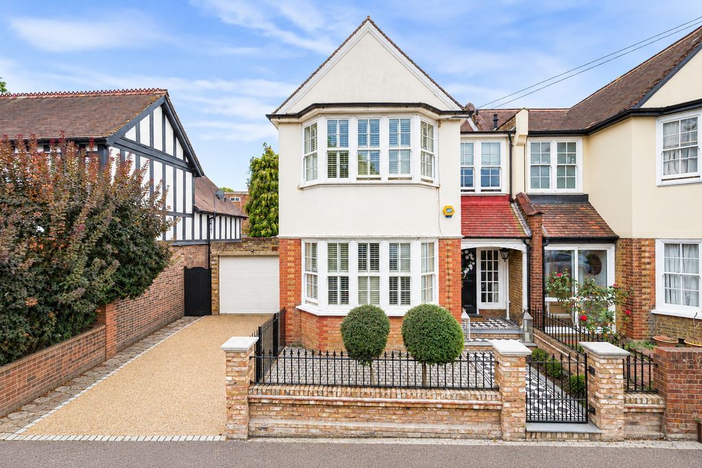 Property photo 1 of 17 External View