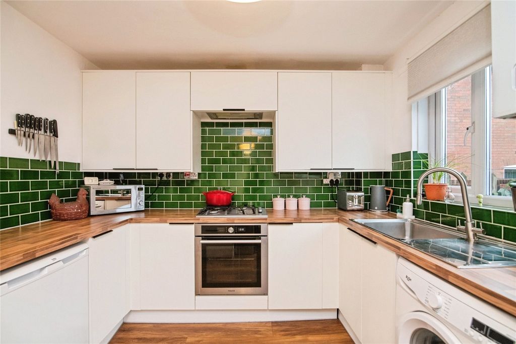 Property photo 2 of 18 Picture No. 27