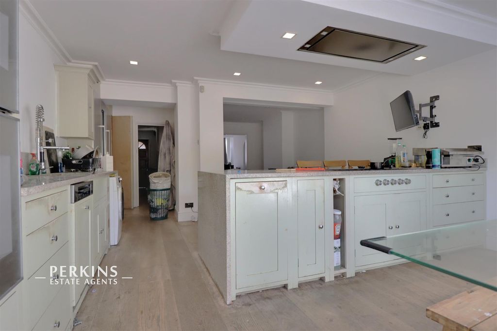 Property photo 1 of 8 Kitchen.Jpg